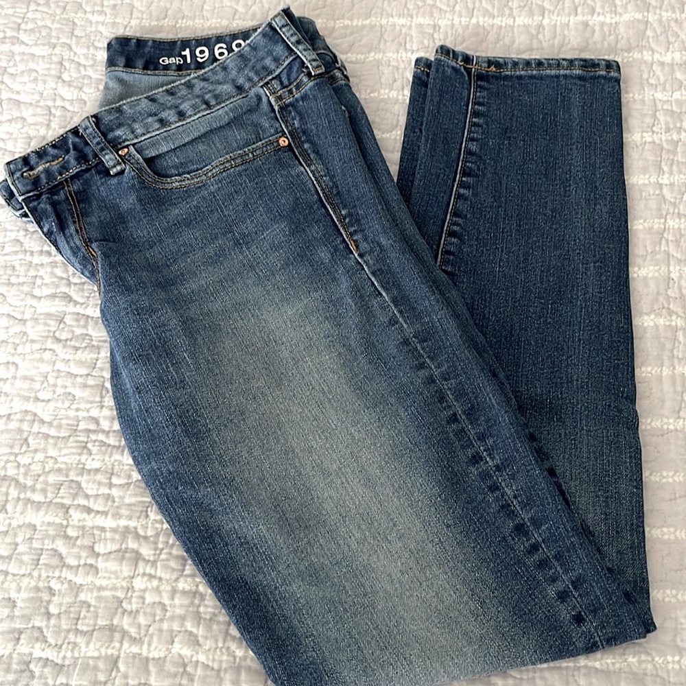 Gap 1969 always skinny blue jeans. Very little stretch. Size 29r. Gently worn.